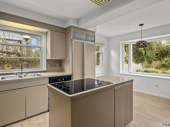 4th image of 2288 Northlawn Blvd