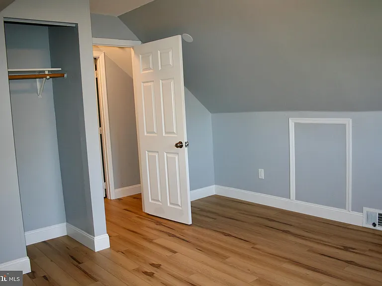 124 Stratford Ave — Photo 24