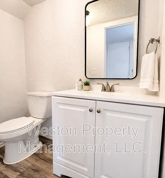 6054 Nw Expy — Photo 5