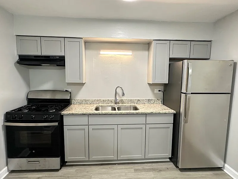 3 bed, 1.5 bath, 1200 sqft, $1,995 — Photo 2