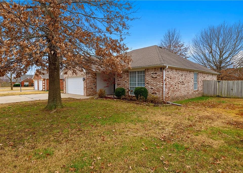 2nd image of 777 N Queen Annes Lace Dr