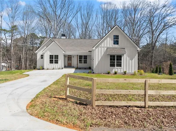 2020 Darby Rd, Waleska, GA 30183