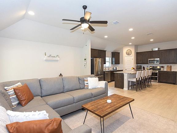 4th image of 204 Wooden Lodge Dr