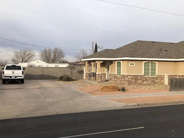 2 bed, 1050 sqft, $1,500 — Photo 2