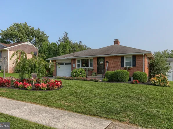 10 W Walnut St, Cleona, PA 17042