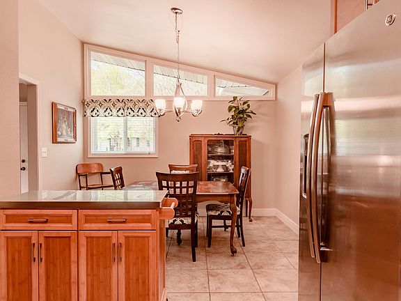 3rd image of 708 Twin Oaks Dr