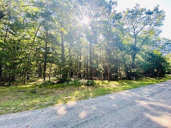 2nd image of Meadow Wood Dr