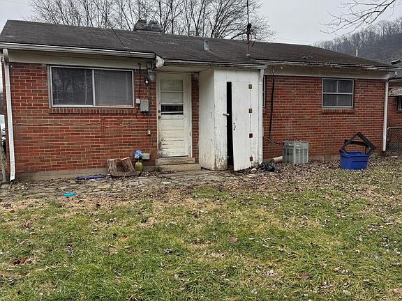 2nd image of 104 Spring St