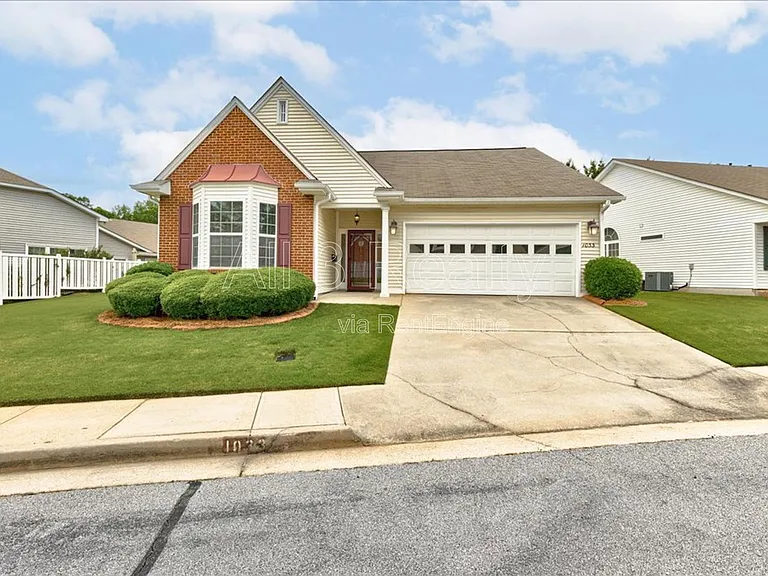 1033 Pinehurst Dr — Photo 4
