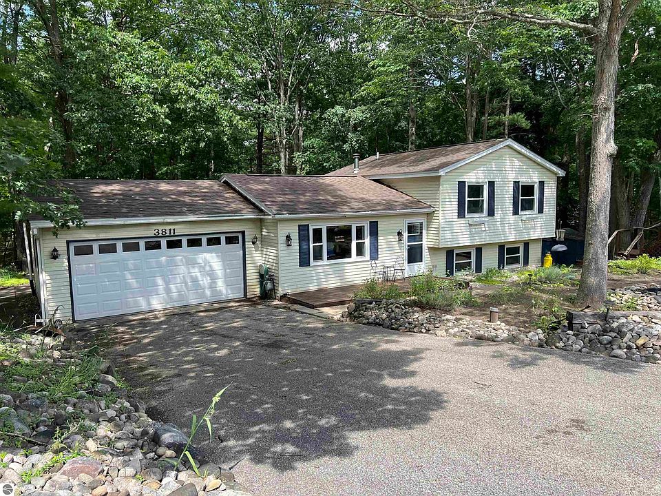 1st image of 3811 Forest Lakes Dr