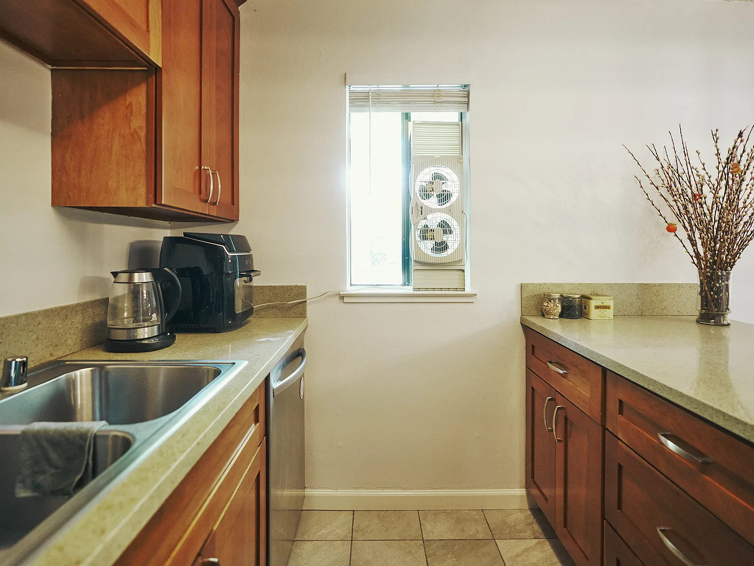 3 bed, 1145 sqft, $3,850 — Photo 4