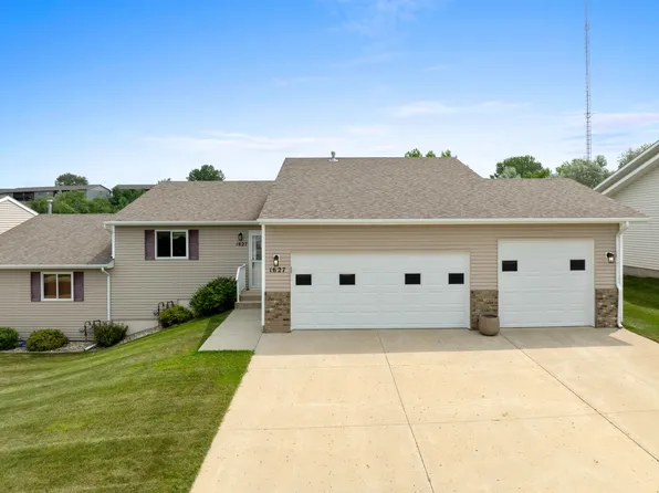 1627 Foothills Rd SW, Minot, ND 58701