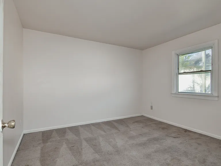 105 Hughey Ct — Photo 12