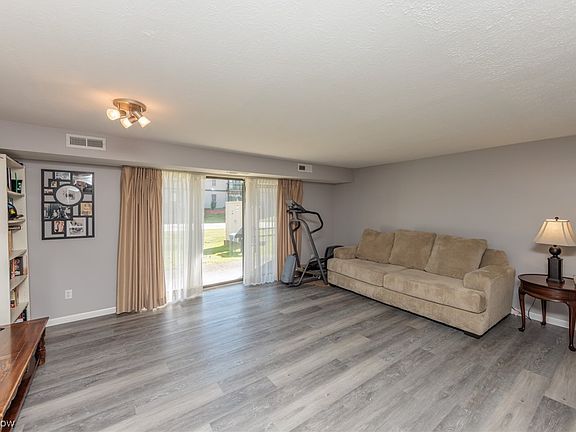 5th image of 9560 Cove Dr Unit E3