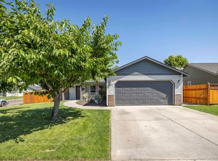 615 Arteaga Cir, Grandview, WA 98930