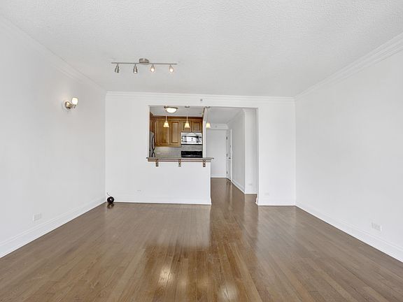 4th image of 10 E Ontario St APT 3412
