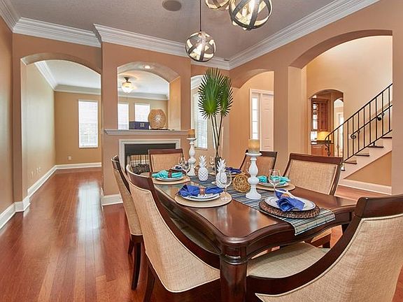 3rd image of 2401 Victoria Gardens Ln