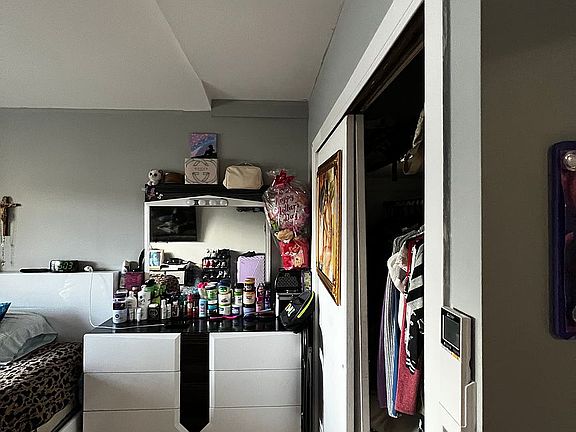 5th image of 105-06 Pinegrove St Floor 1