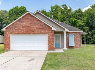 1013 Bridgetowne Ln, Breaux Bridge, LA 70517