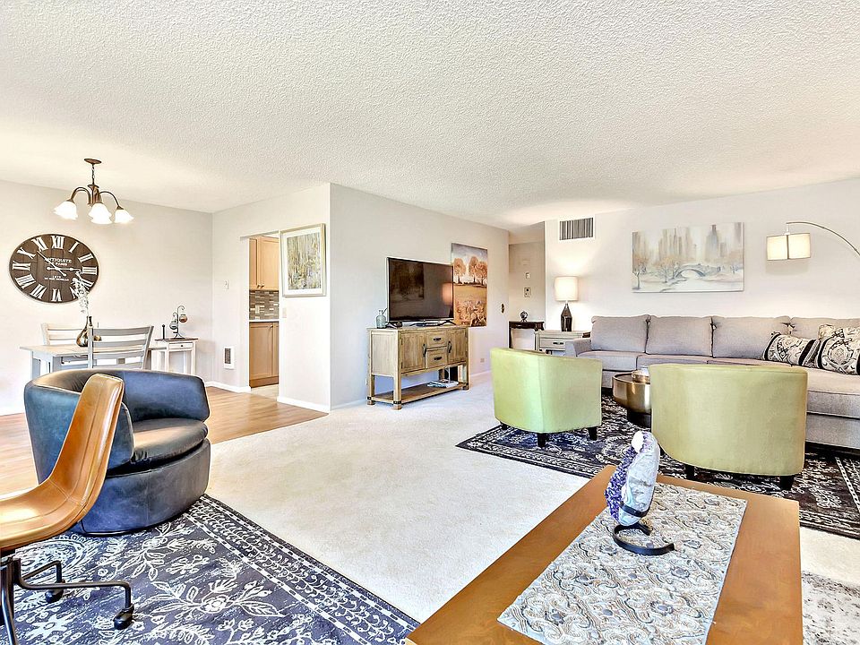 Spacious room for entertaining