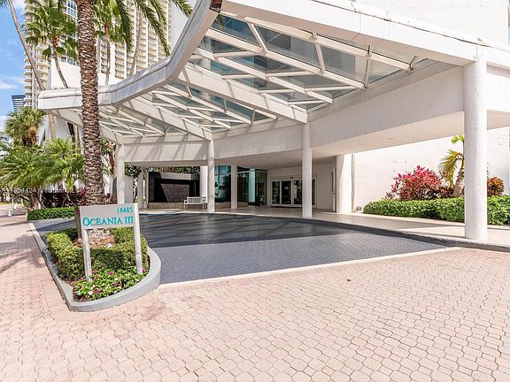 3rd image of 16485 Collins Ave APT 1131