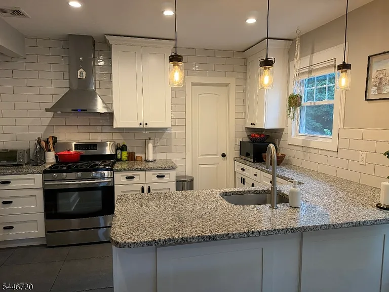 86 Jacoby St — Photo 8