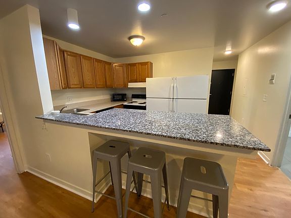 3rd image of 1115 Willard St APT 202