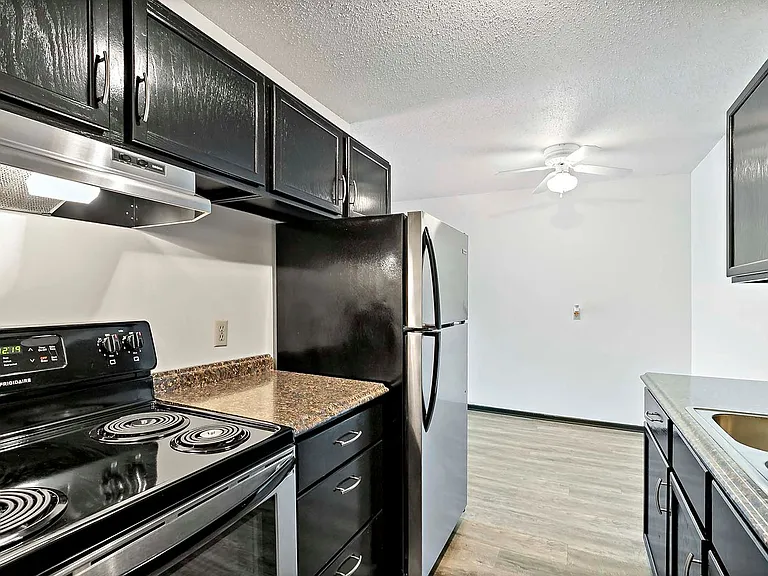 Winnetka Village Apts — Photo 11