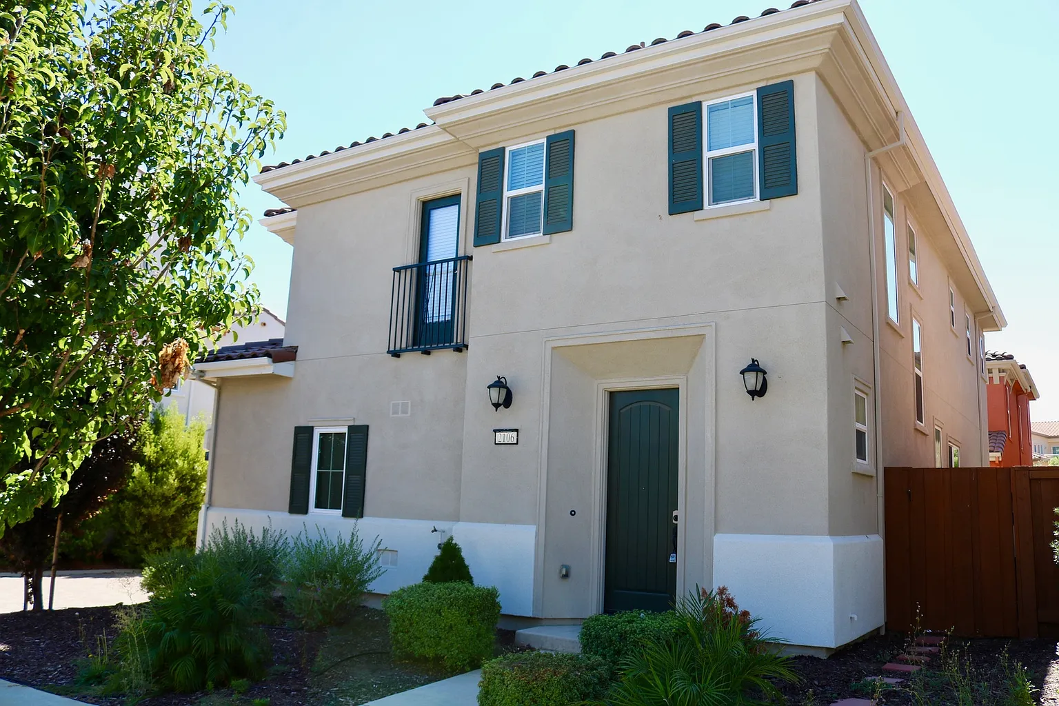 2106 Carrara St photo 1