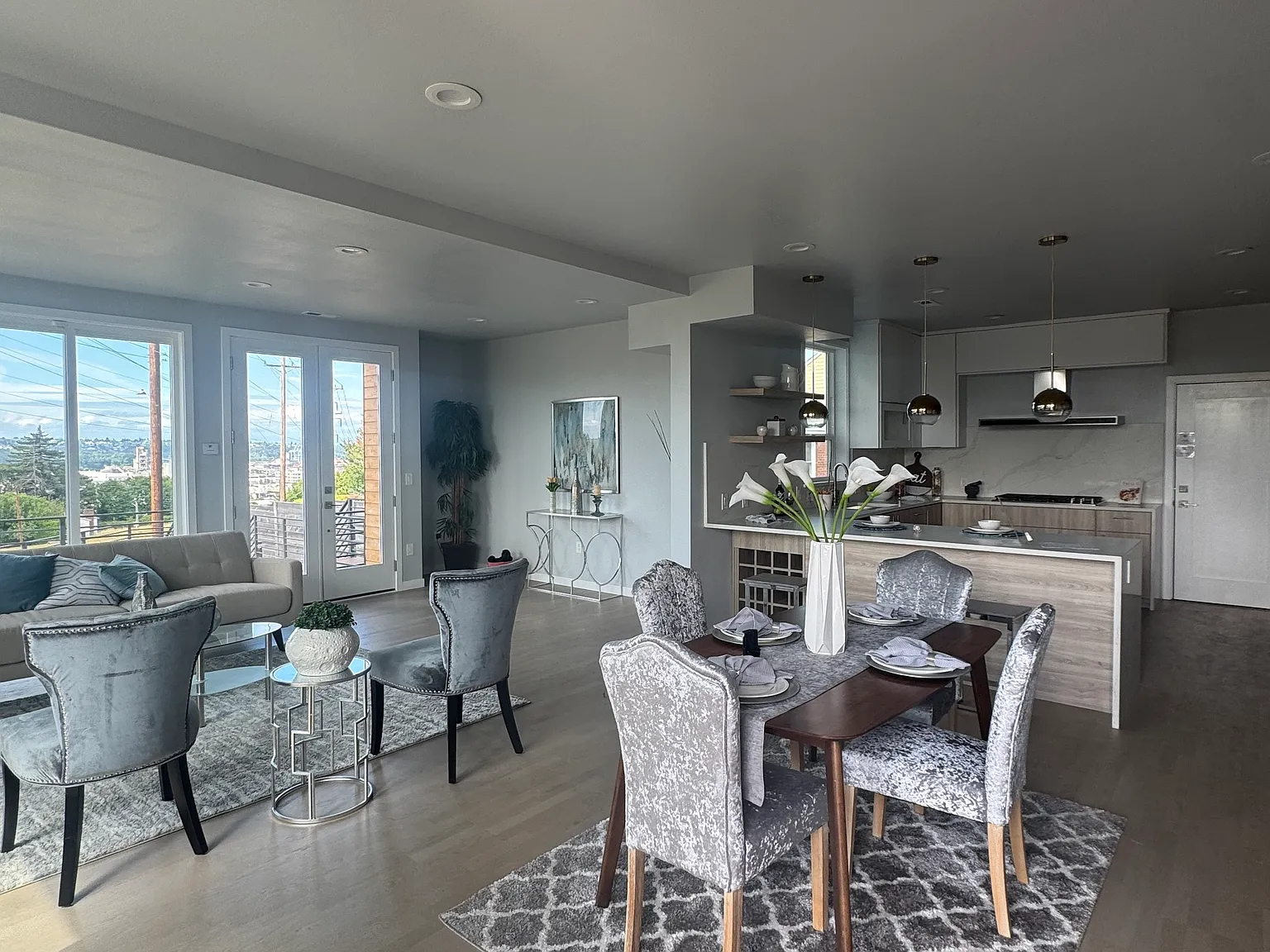 4 bed, 3630 sqft, $4,200 — Photo 3