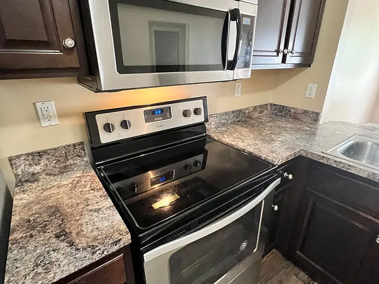 5802 Lake Erie Dr — Photo 4