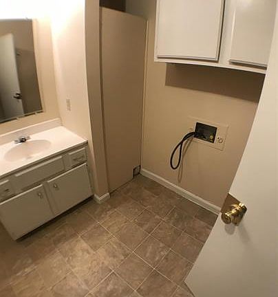 5th image of 6809 Adrian Rd #1