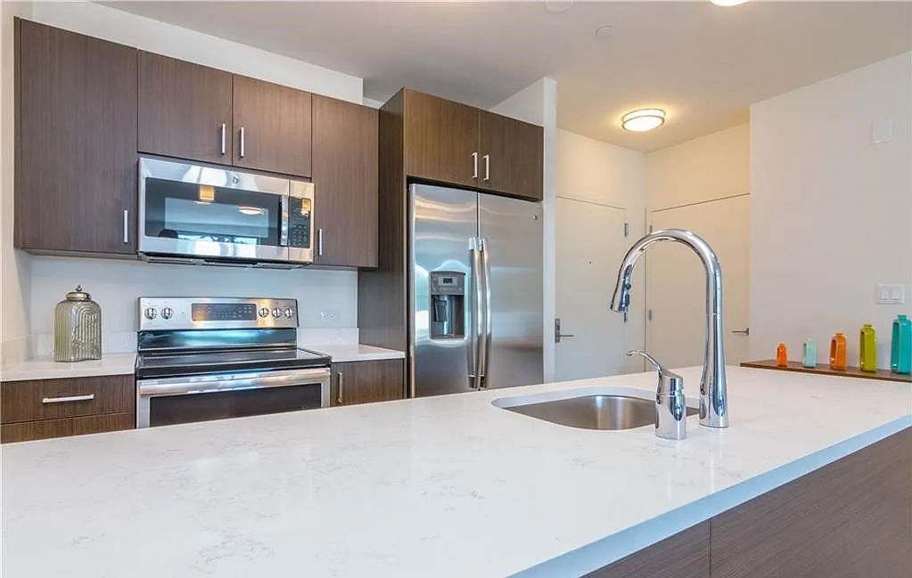 Studio, 1.0 bath, 700 sqft, $2,400 — Photo 3