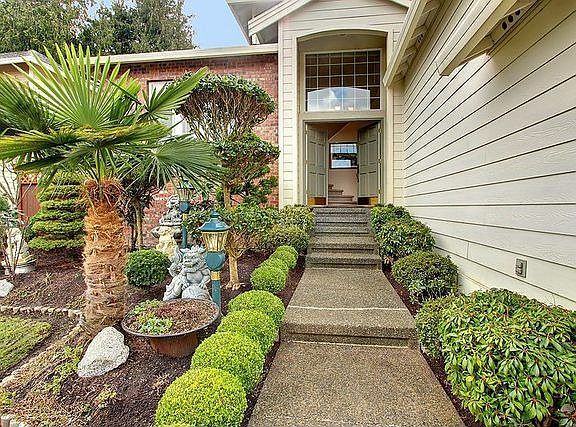 3rd image of 928 191st St SW