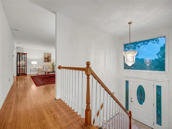 44 Hillside Lane, New Rochelle, NY 10804