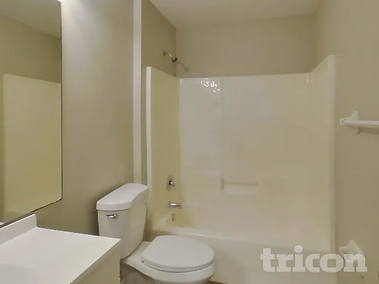 1044 Darlington Ct — Photo 16