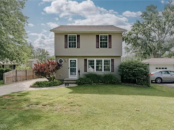 34112 Lake Shore Blvd, Lakeline, OH 44095