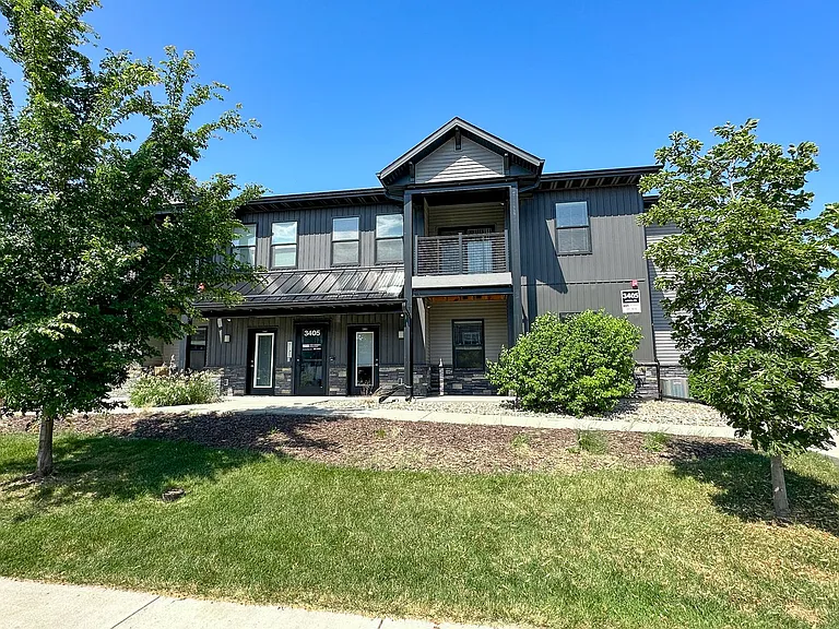 3405 Aurora — Photo 2
