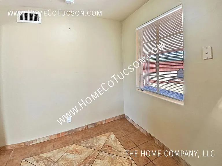 5452 E Linden St — Photo 11
