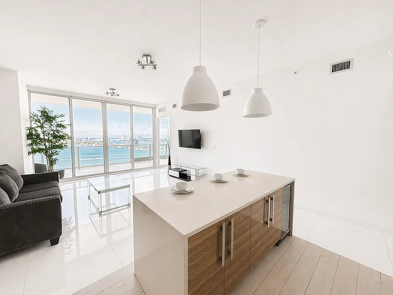 2020 N Bayshore Dr #2909 — Photo 3