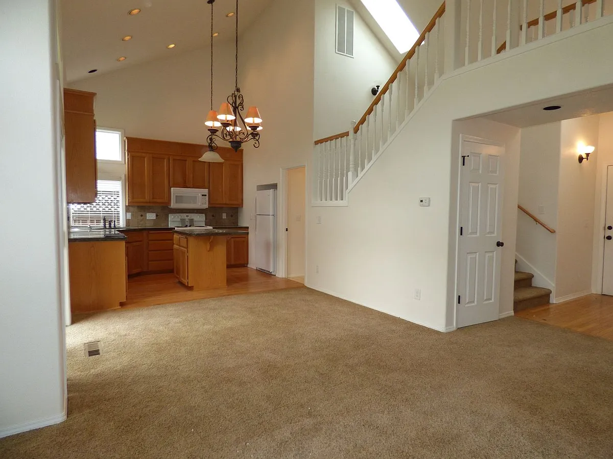 Building Photo - 4443 Oregon Trail Ct NE