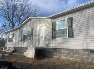 902 Spring St, Philadelphia, TN 37846