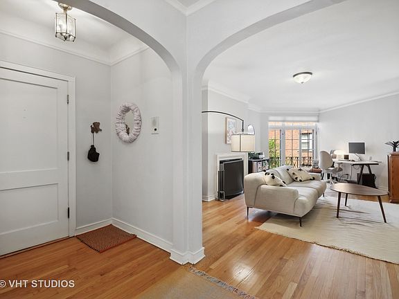 4th image of 946 Michigan Ave APT 2S