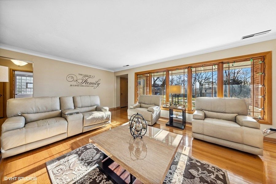 6411 Pontiac Dr, Indian Head Park, IL 60525 | Zillow