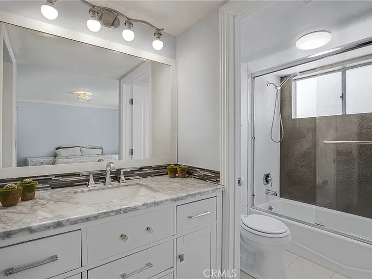 6823 Matilija Ave — Photo 22