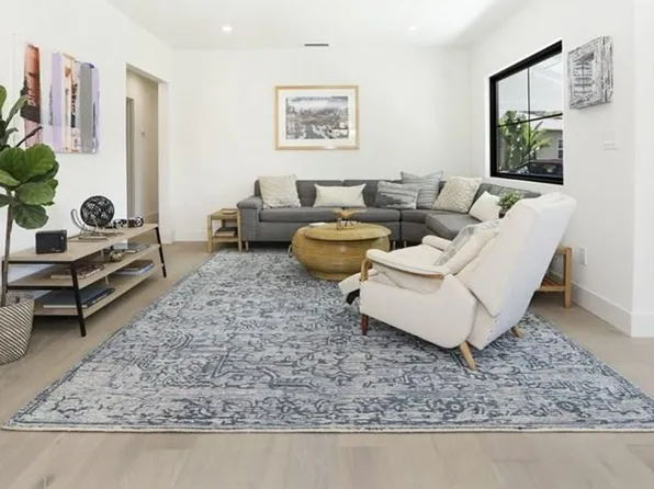 23408 Collins St, Woodland Hills, CA 91367