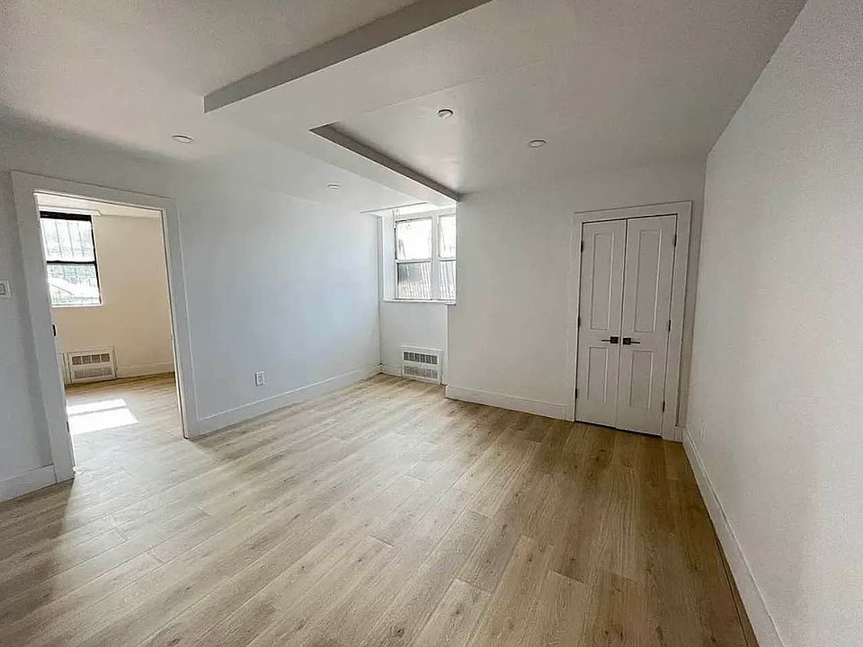 2nd image of 1035 Washington Avenue Ground #5
