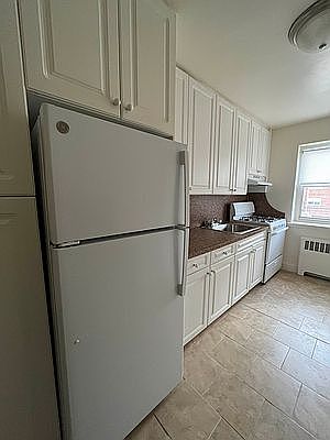2nd image of 6 Stratford Ave #2AA