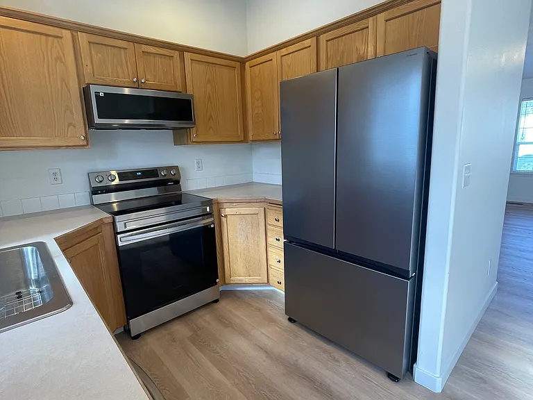 3144 S Virginia Ave — Photo 8