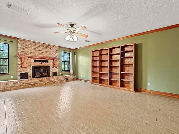5th image of 16408 Lake Dr E
